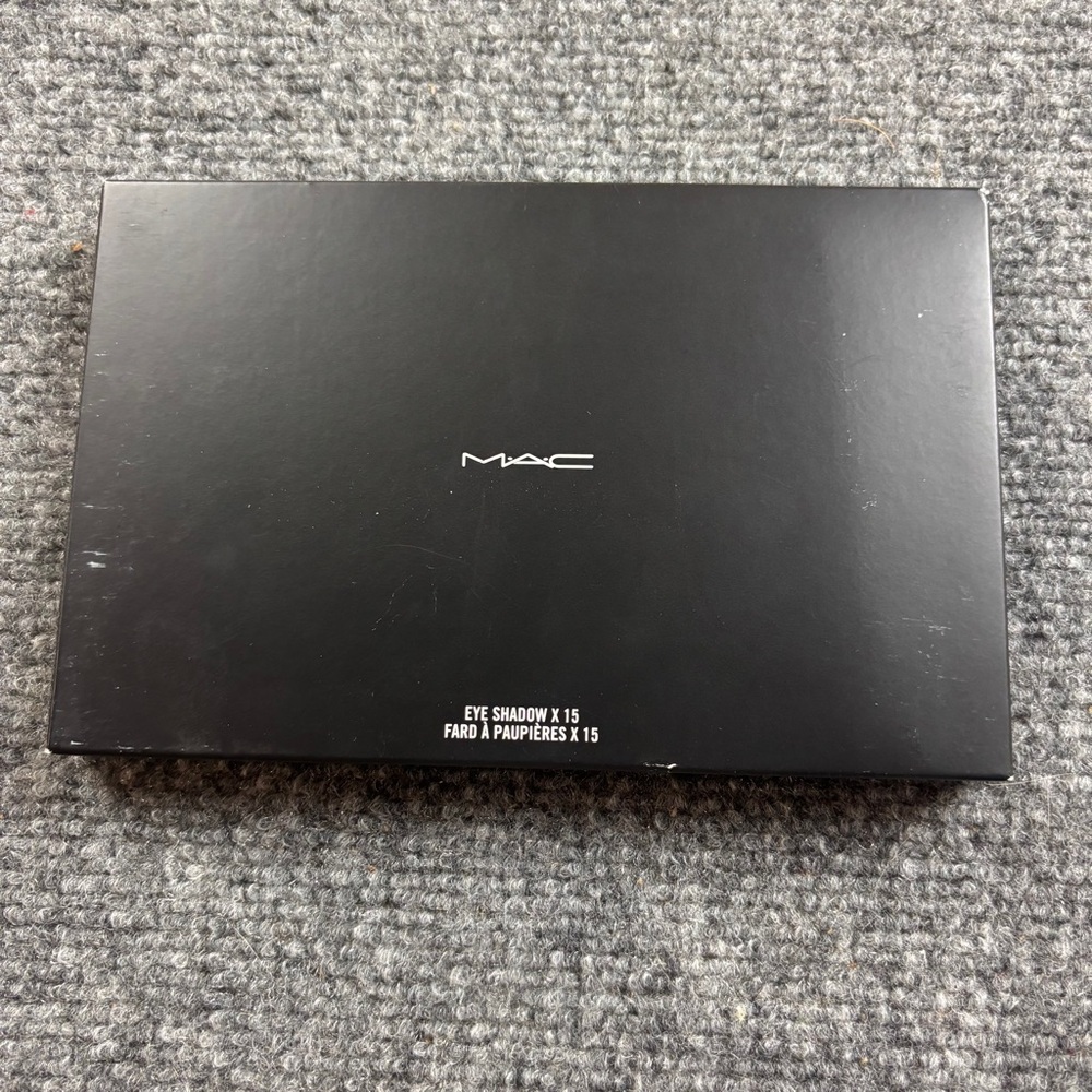 MAC Cosmetics NIB Eye Shadow x 15 color: In the Flesh palette - Picture 3 of 7